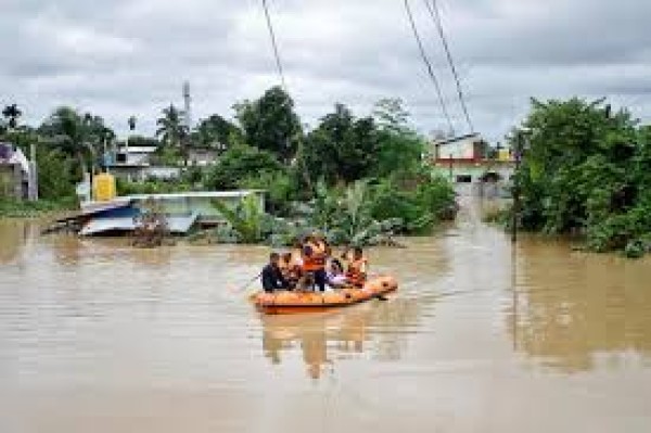 இந்தியாவின் திரிபுராவில் ஏற்பட்ட வெள்ளம்: பல்லாயிரக்கணக்கானோர் இடம்பெயர்வு! 